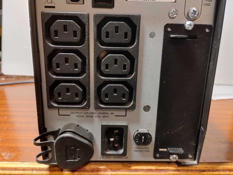 UPS APC Smart UPS 750