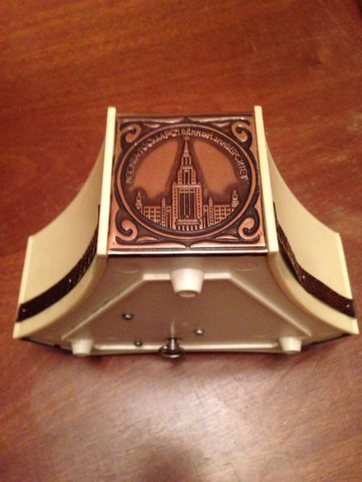 Музыкальная подставка под бутылку