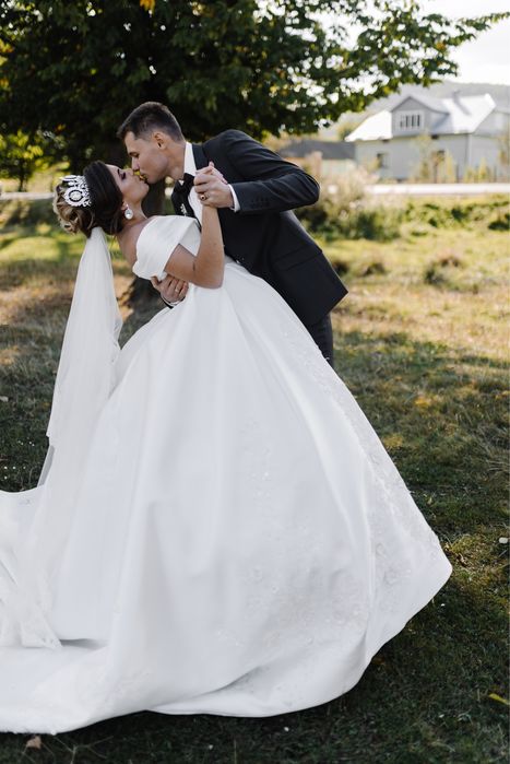 Весільне плаття.