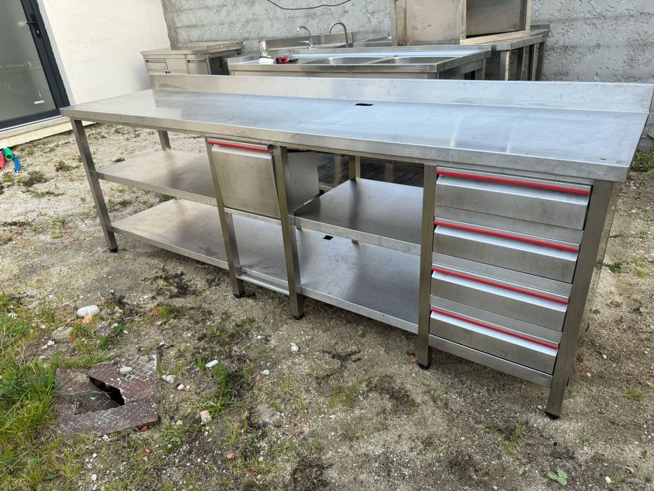 Bancada de apoio em inox para restauração