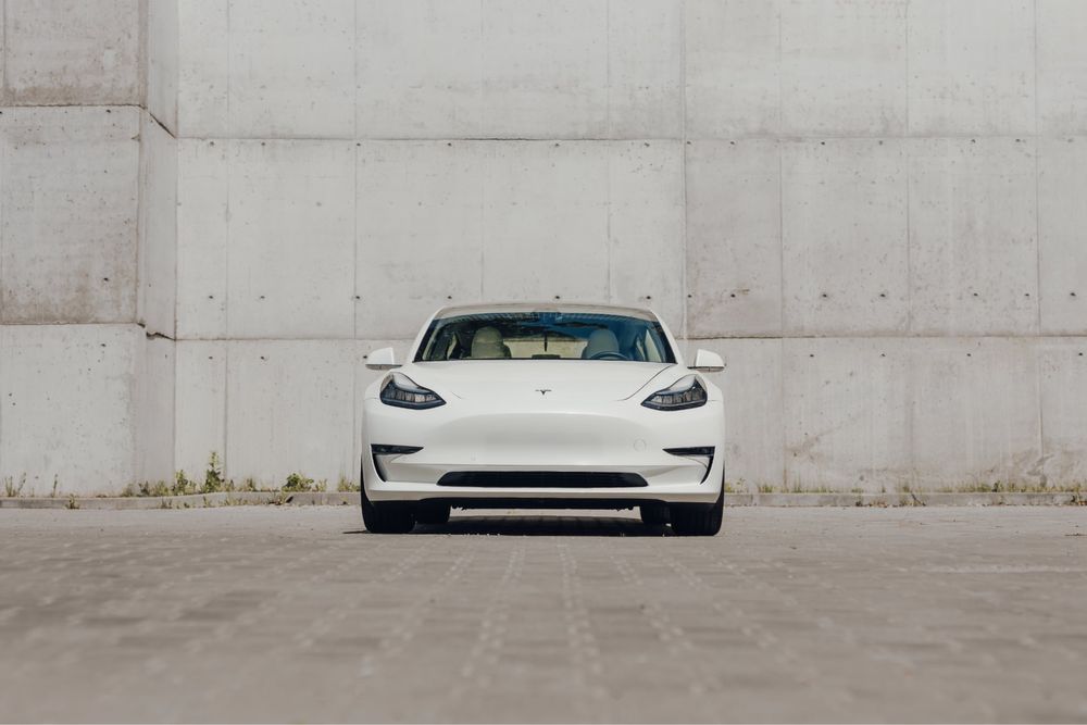 Wynajem Tesla Model 3