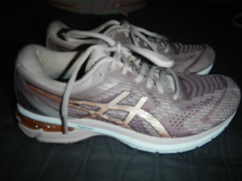 ASICS GT2000 buty do biegania plaskostopie 39