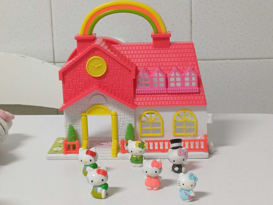 Casa da Hello Kitty com 6 bonecas