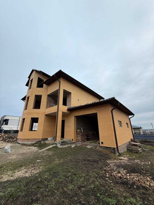 Будинок с.Байківці, 290 м2 та 7 сот ділянка.