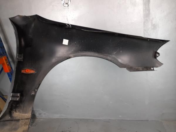 Guarda-lamas esquerdo FORD Mondeo II Carrinha (BNP)