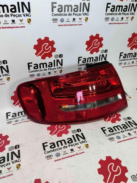 Farolim Esquerdo AUDI A4 B8 Avant 8K9945095 (OEM)
