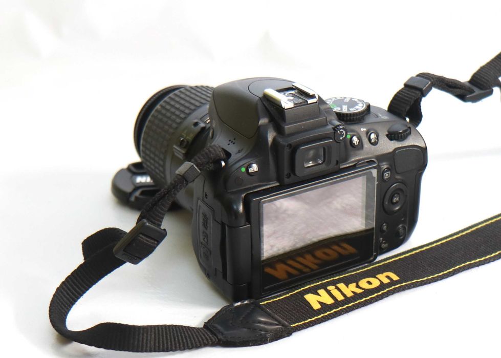 Nikon D5100 com lente Nikon 18-55mm (LER DESCRIÇÃO)
