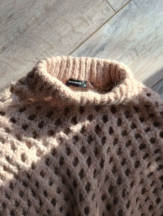 Ażurowy sweterek firmy Reserved