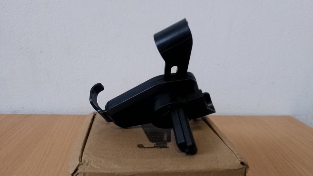 Uchwyt samochodowy na smartfona