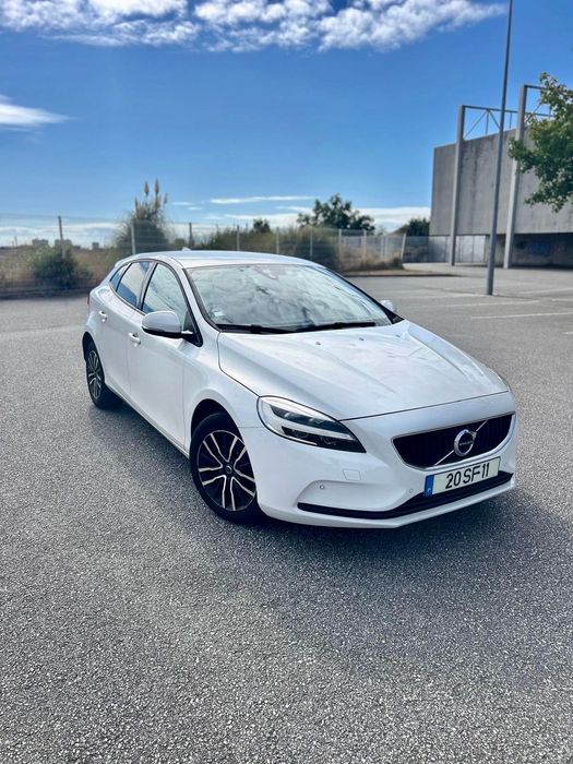 Volvo V40 D2 Momentum - Absolutely Impeccable