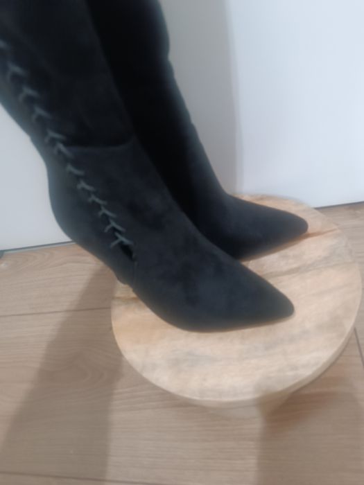 Czarne kozaki na obcasie 38