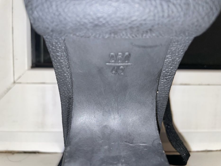 Осінні ботинки жіночі 42 розмір