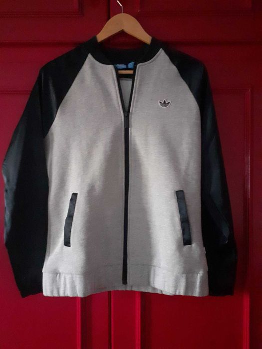 Casaco Adidas Originals [possível experimentar em várias localidades]