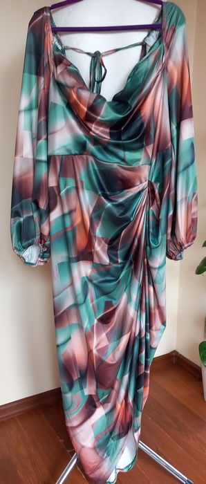 długa sukienka z marszczeniami 44/46 nowa