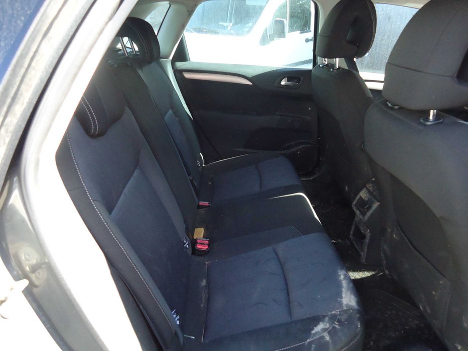 Citroen C4 1.6 Hdi 90cv VTR (9HP) de 2012, só ás peças