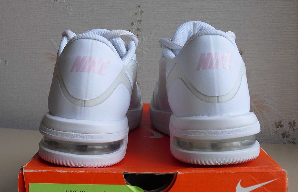 Женские теннисные кроссовки Nike Air Max Vapor Wing