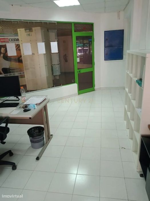 Espaço comercial à venda Rua Professor Dr Egas Moniz — Odivelas, Lisboa