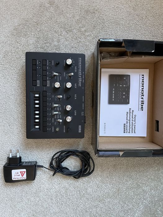 Korg Monotribe (ver. 2.1) com clickless mod e Midi
