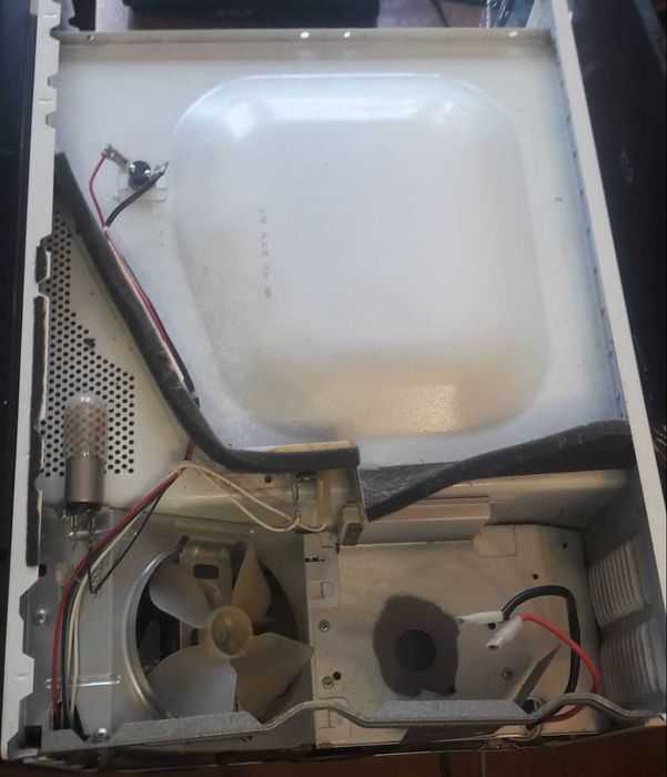 Микроволновая печь SHARP R-397f под восстановление