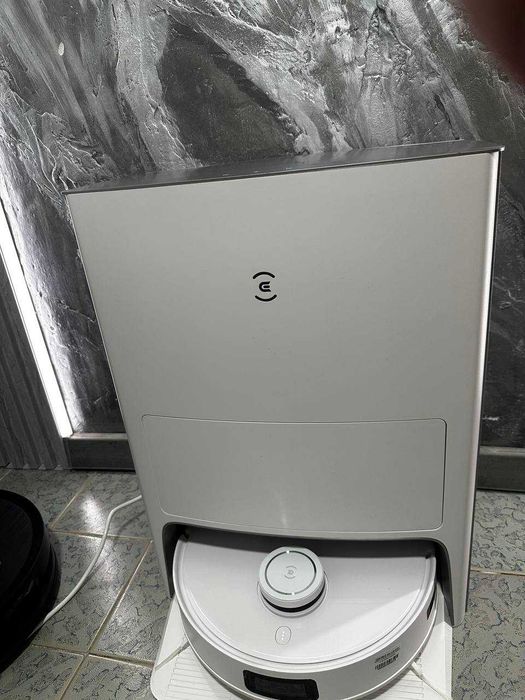 Моющий робот-пылесос с камерой Ecovacs Deebot X1 Omni (Полный комплект,идеальное состояние)