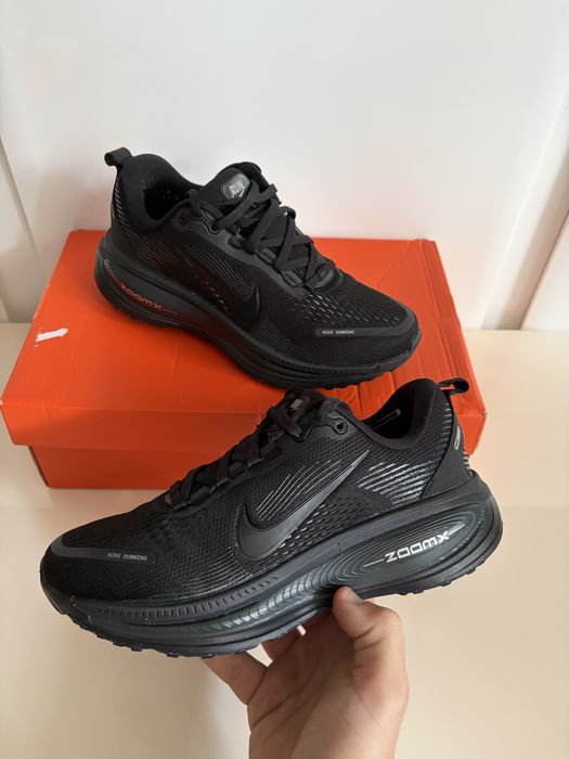 W NIKE VOMERO 18 czarne jak nowe oryginalne