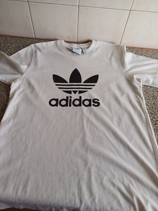 T-shirt adidas usada 1 vez.