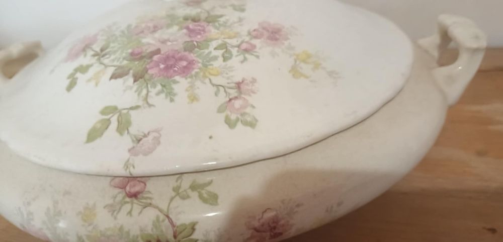 Prato coberto Sacavém não marcado  de 27 cm de asa a asa
Envio at