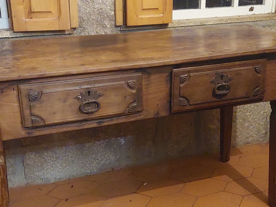 Mesa madeira maciça com 2 gavetas