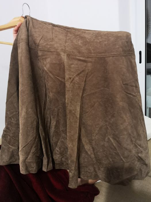 Saia de camurça castanha
