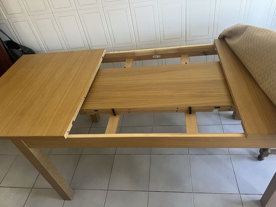 Mesa de jantar/cozinha.
