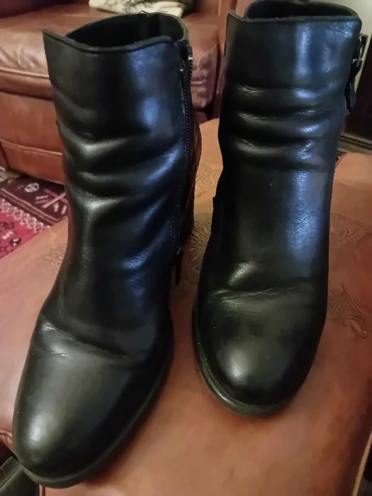 Botas em pele genuina