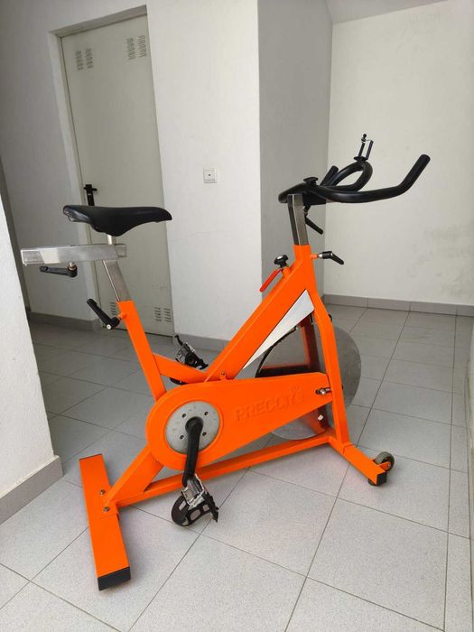 Bicicleta de Spinning Precor - Modelo de Ginásio