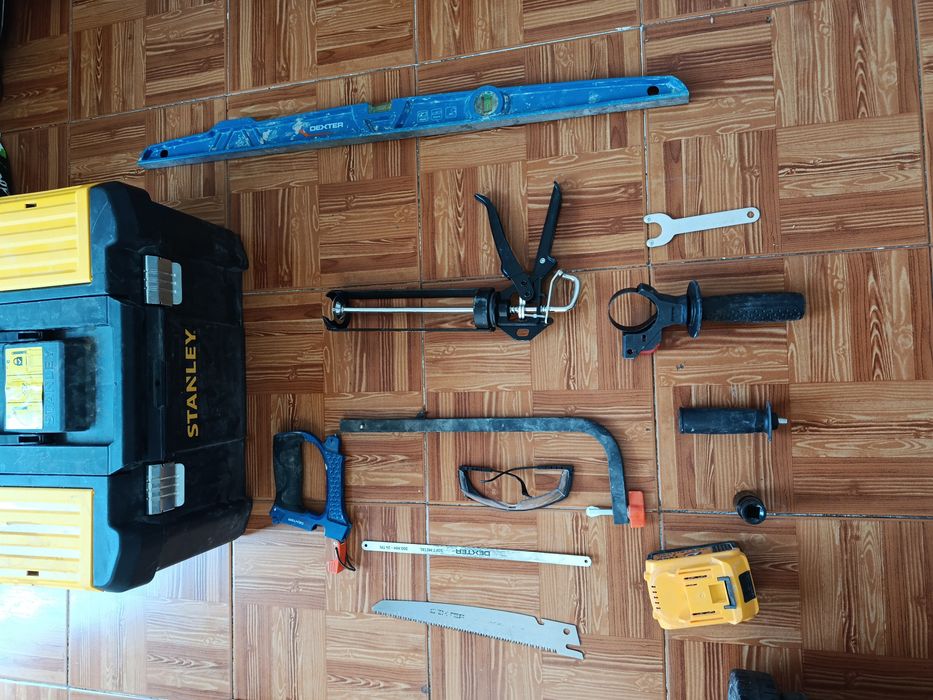 Vendo ferramentas para construção