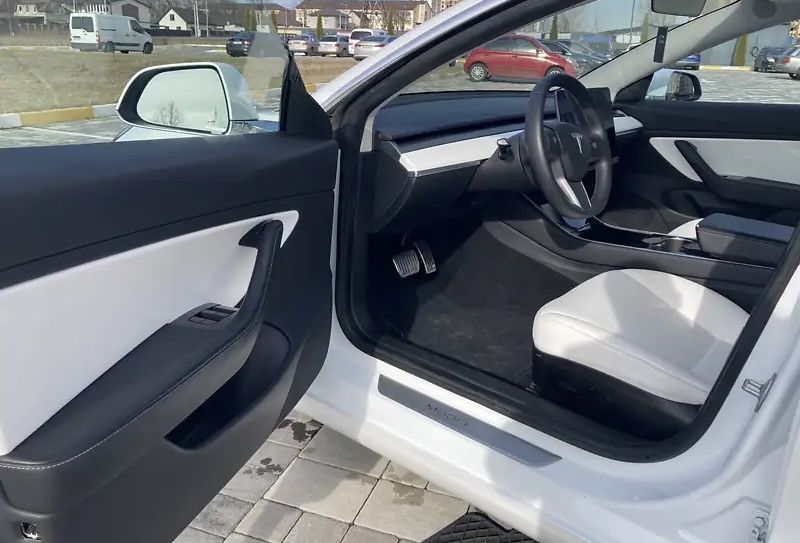 Продам TESLA 3 long range DUAL MOTOR 4x4