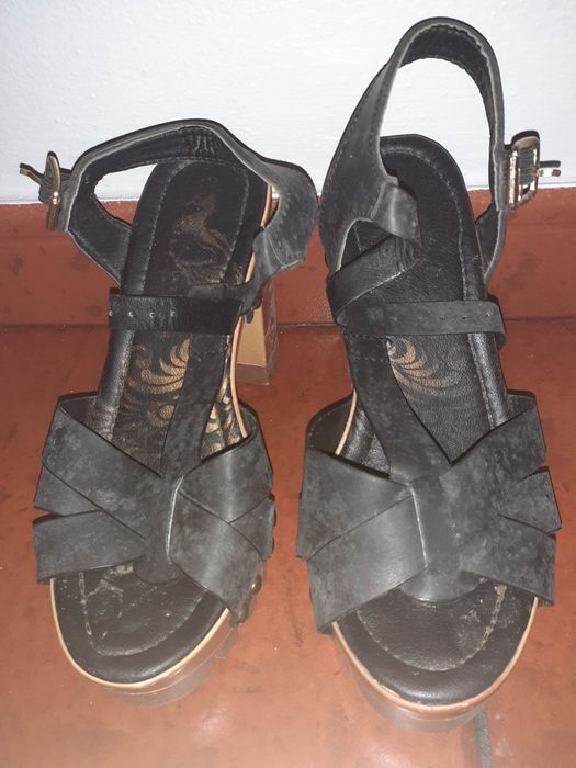 Sandálias pretas