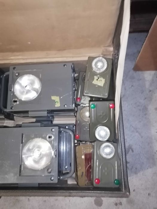 lanterna militar 25cm e lanterna de mão pequena 10cm suíças