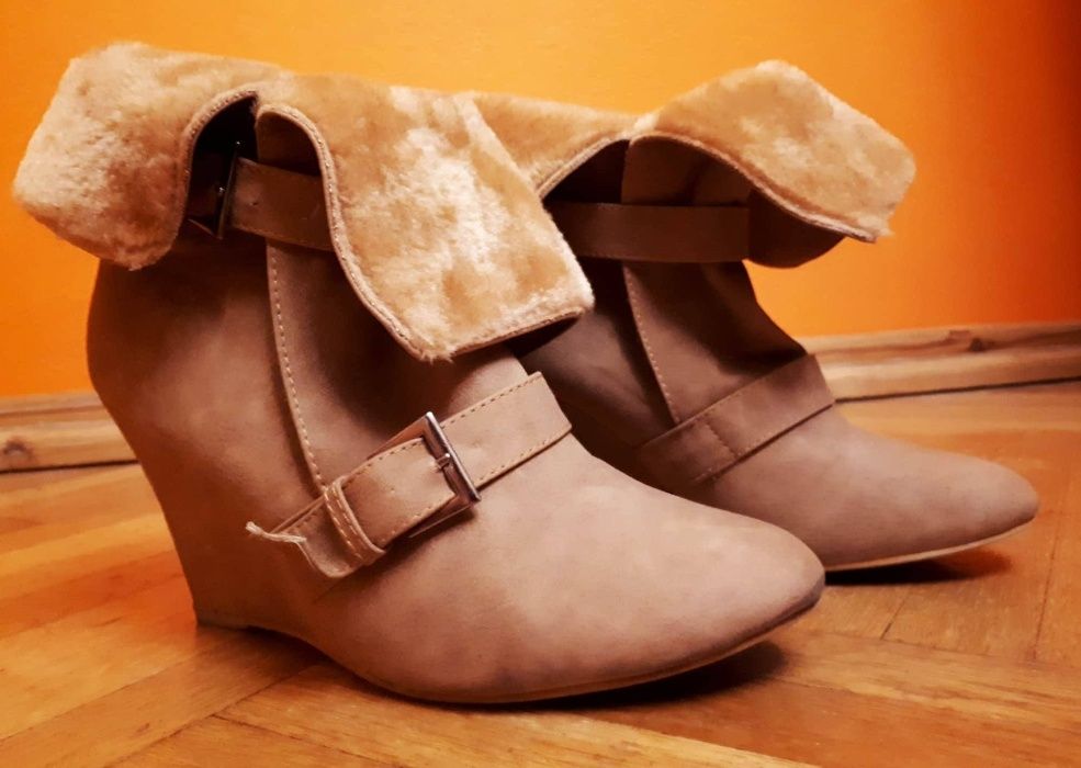 Buty ocieplane na koturnie r. 40