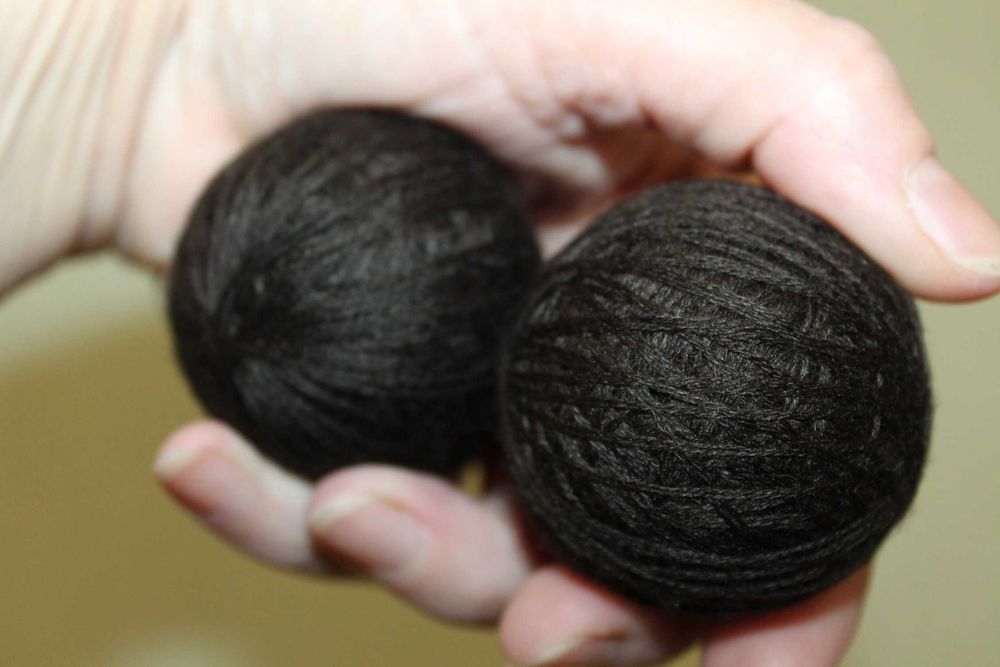 Пряжа для вязания полушерсть. Темно-коричневая 210 грамм