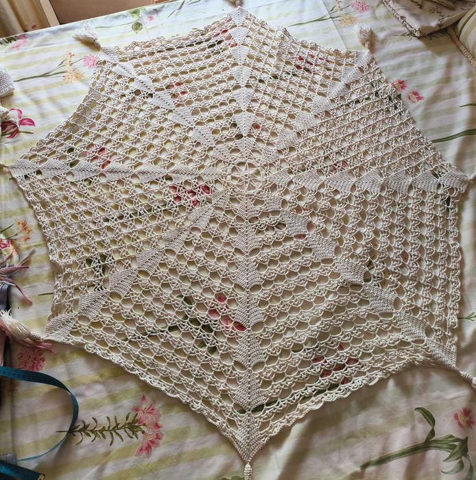 Toalha Centro de Mesa Octogonal em Crochet com Borlas (110 cm)