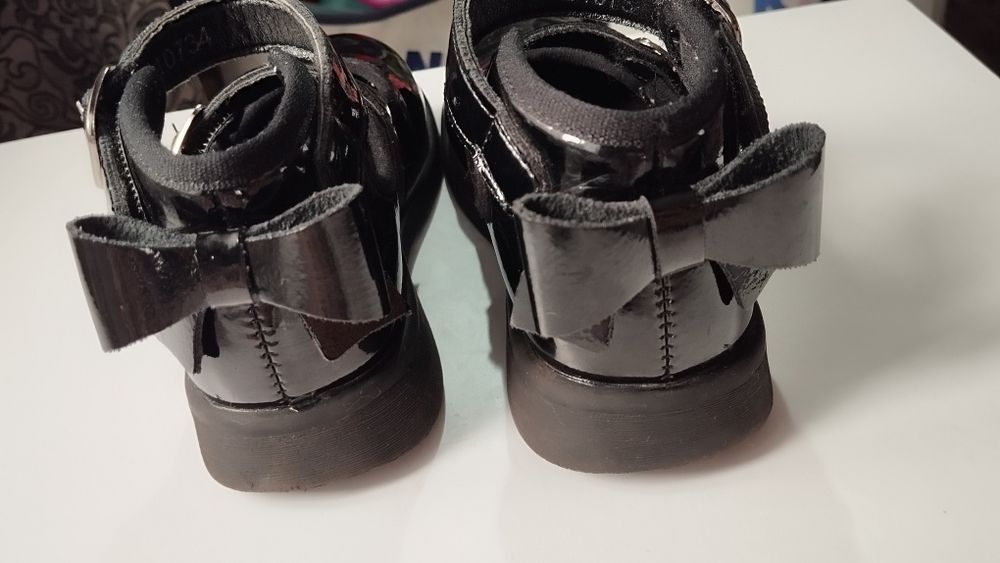 Туфлі  босоніжки