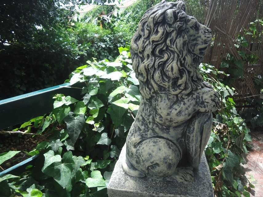 Leão com Escudo - decoração em pedra