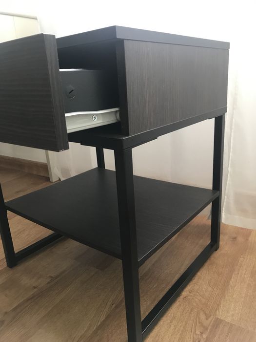Mesa cabeceira Ikeia, linha Trisil