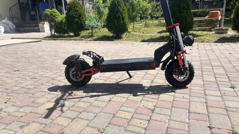 Електро самокат Giant m11