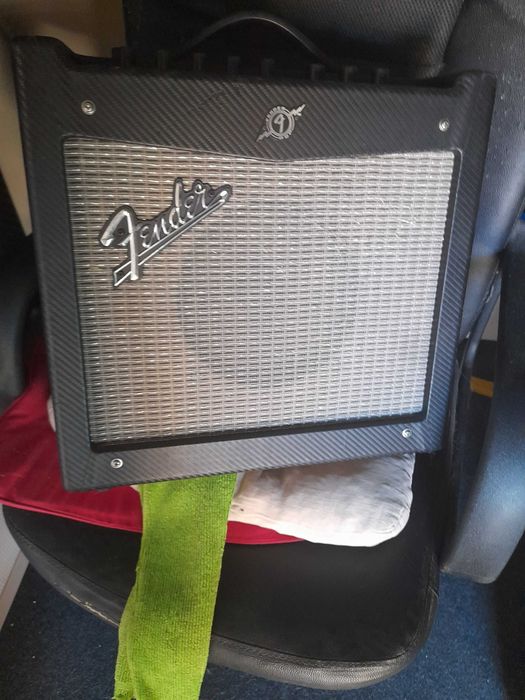 amplificador de guitarra FENDER MUSTANG de 50 watts