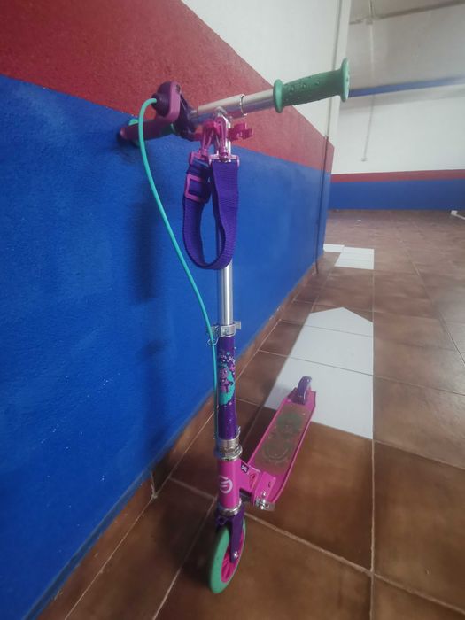 Trotinete de criança Oxelo - Com travão.
