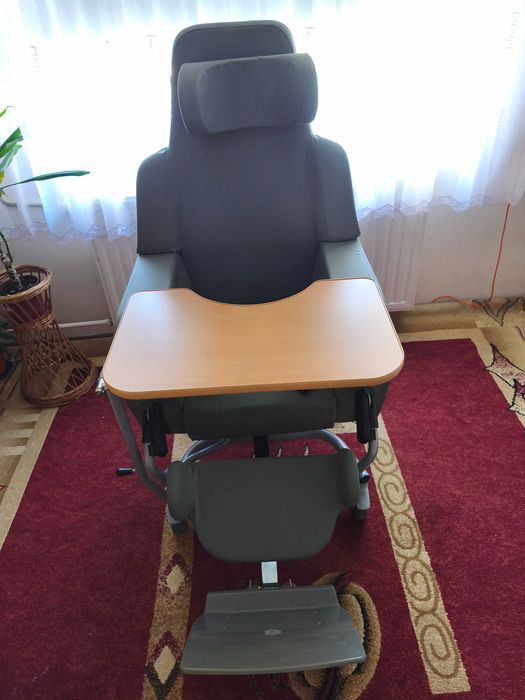 Fotel medyczny pielęgnacyjny dla seniora Vermeiren