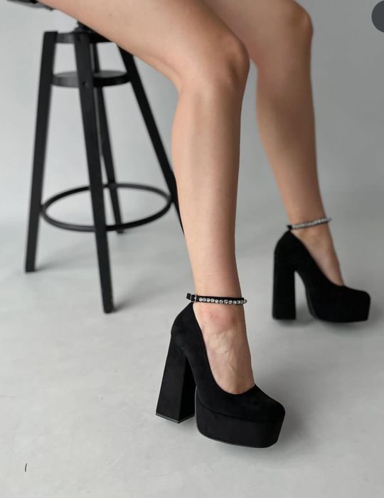 Туфли на высоком каблуке