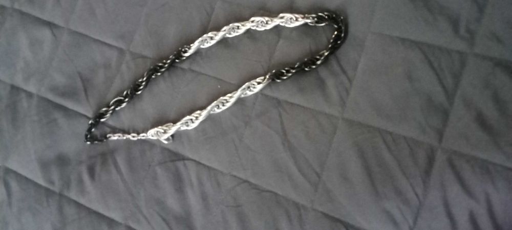 Czarno-biały naszyjnik