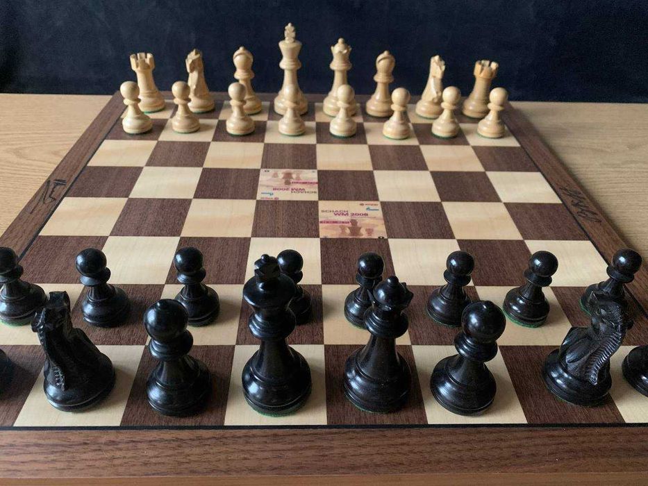 Шахматы с автографами чемпионов | Шахи з сумкой | chess