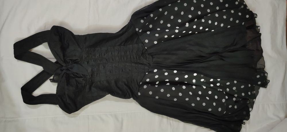 Vestido de alças comprido.